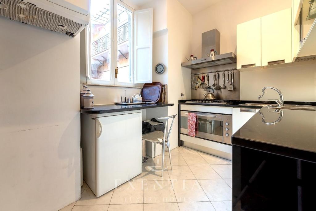 Piazza Navona Luxury Apartment in Historic Palazzo - 2