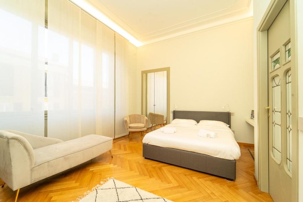 Refined apartment in the heart of Como with Balcony - 3