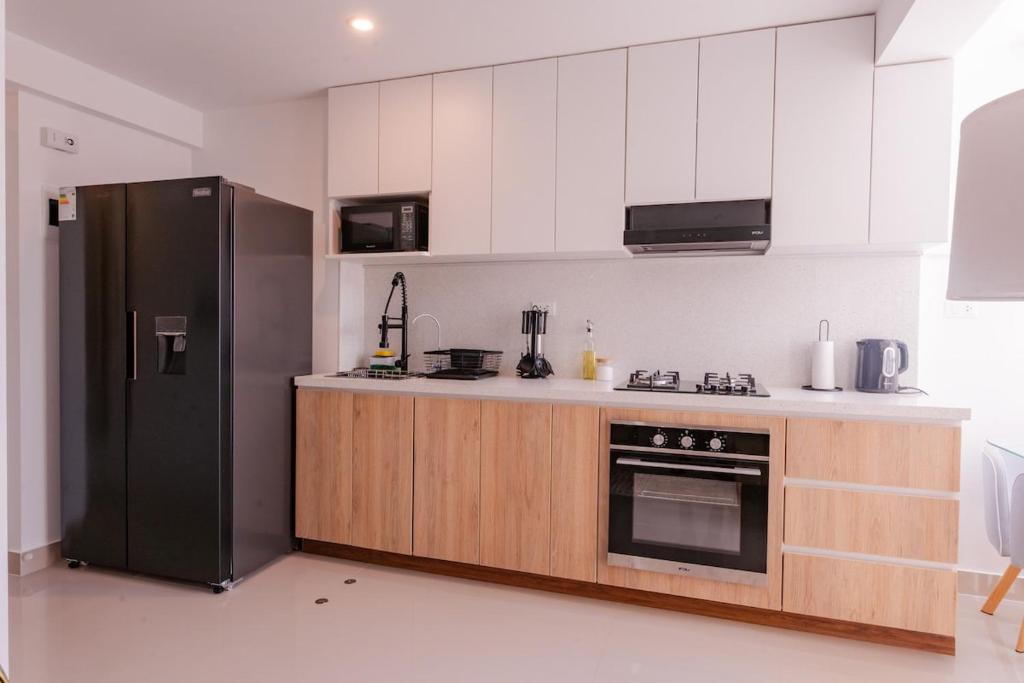 Modern Apartment near Miraflores Train Station and Malls - 4