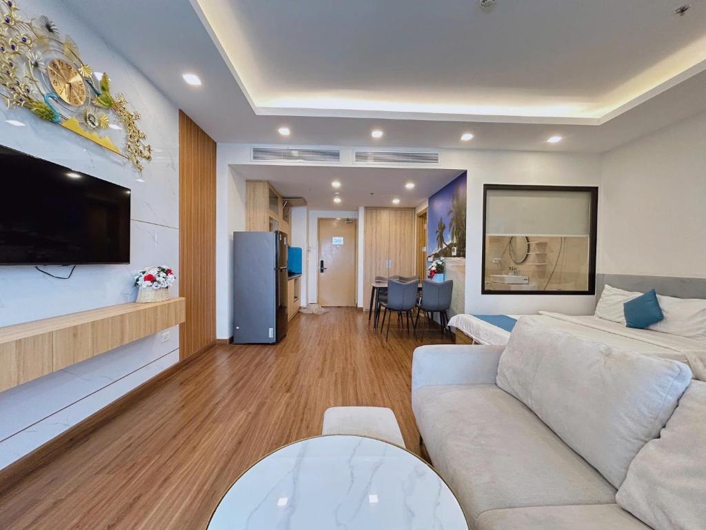 Shared lounge/TV area