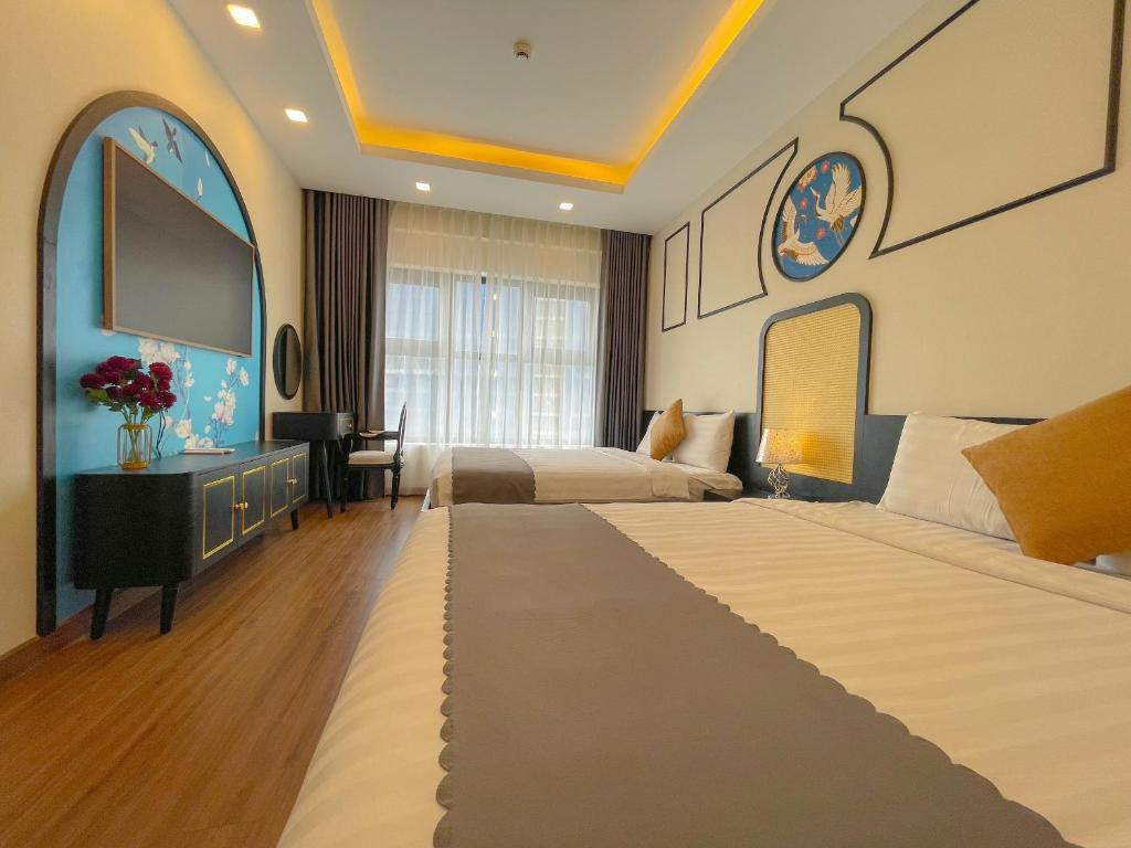 Shared lounge/TV area