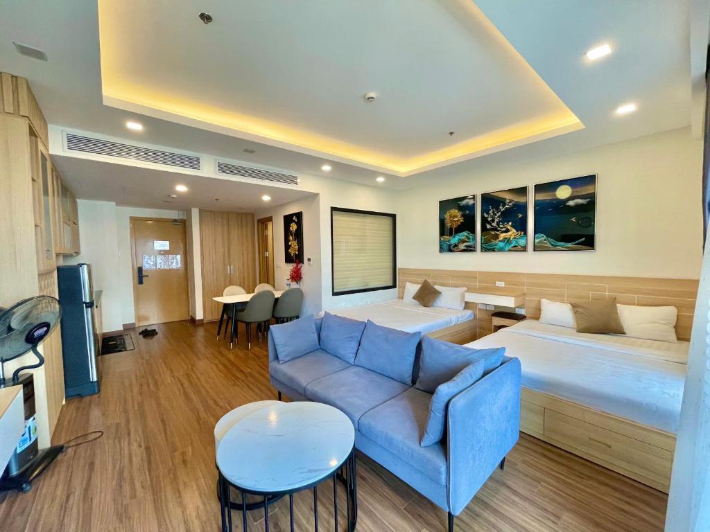 Shared lounge/TV area