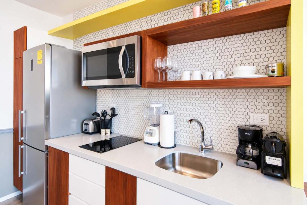 1BR 1BA in Singular Joy, best location in town - 3