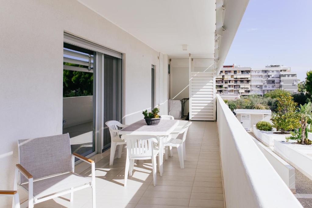 Brezza di Bari, Terrace & Free Parking, family and group apartment by Leviora Collection - 2