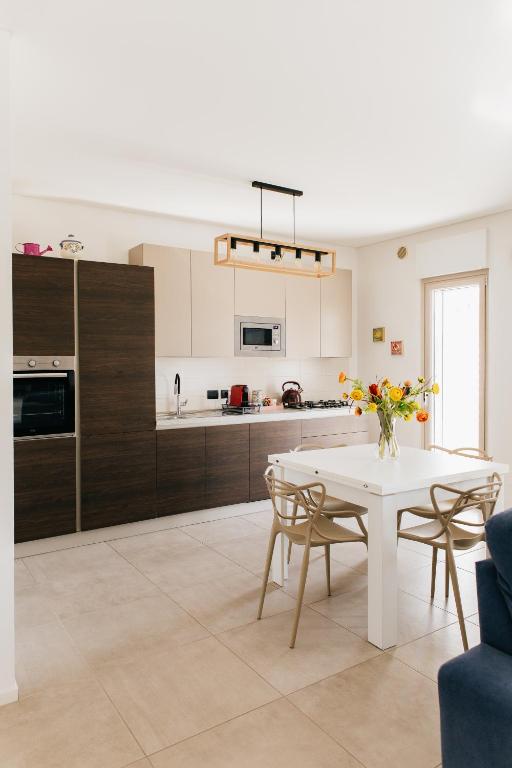 Brezza di Bari, Terrace & Free Parking, family and group apartment by Leviora Collection - 4