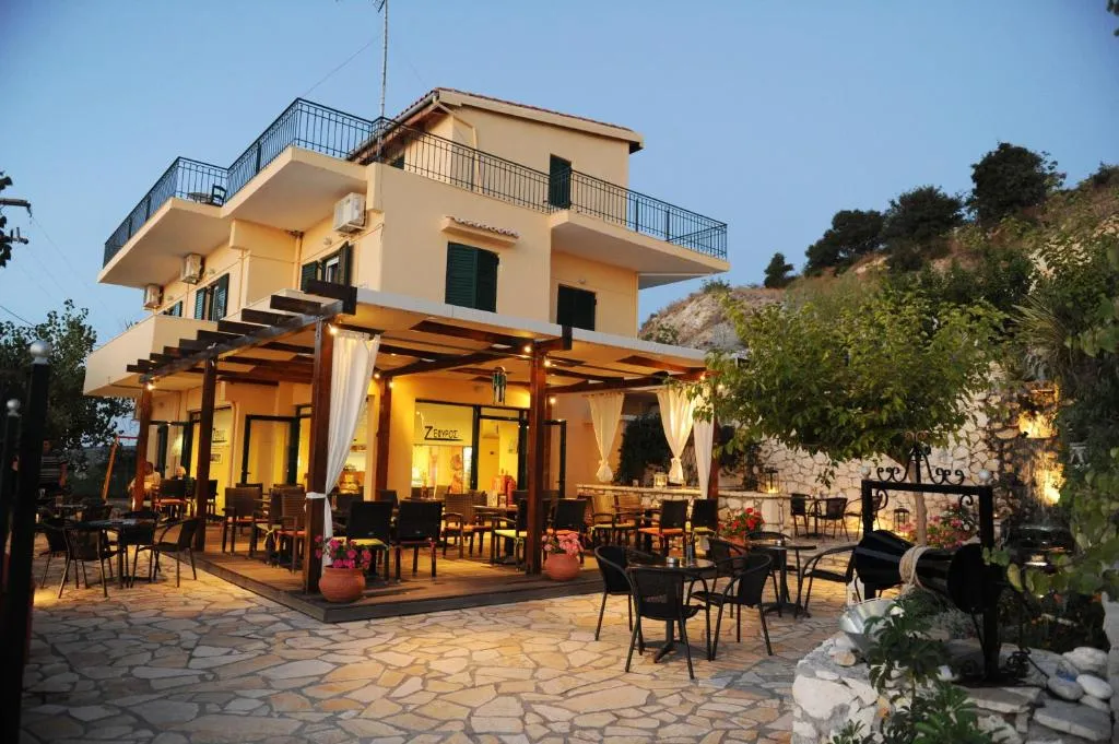 Zephyros Rooms And Apartments, hotel in Drymon