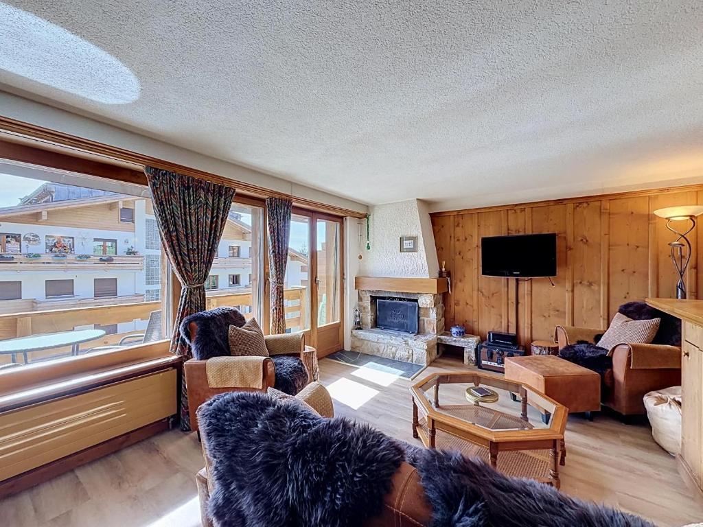 Madelia 218 Charming 2 Bedroom Apartment in Verbier with Mountain Views and Fireplace - 1
