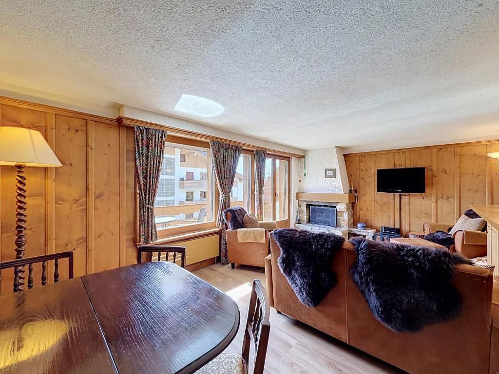Madelia 218 Charming 2 Bedroom Apartment in Verbier with Mountain Views and Fireplace - 3