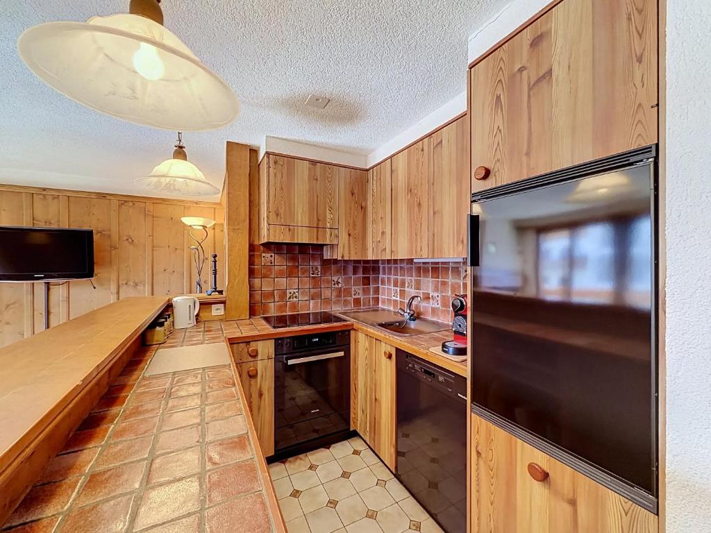 Madelia 218 Charming 2 Bedroom Apartment in Verbier with Mountain Views and Fireplace - 4