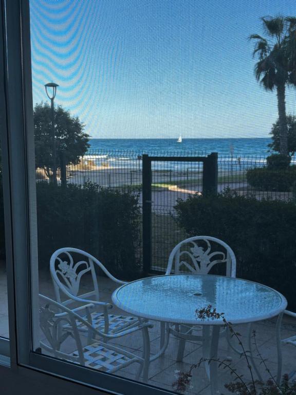 Beachfront apartment with Sea Views, Pool, Parking - 3