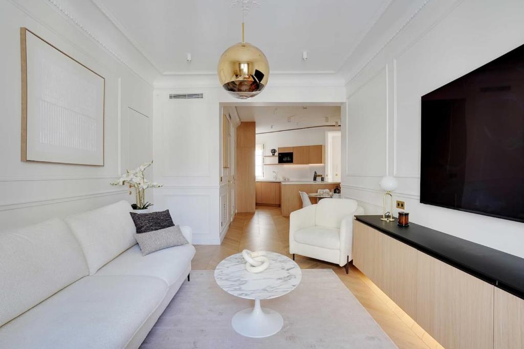 Apartments Near the Arc de Triomphe - 5