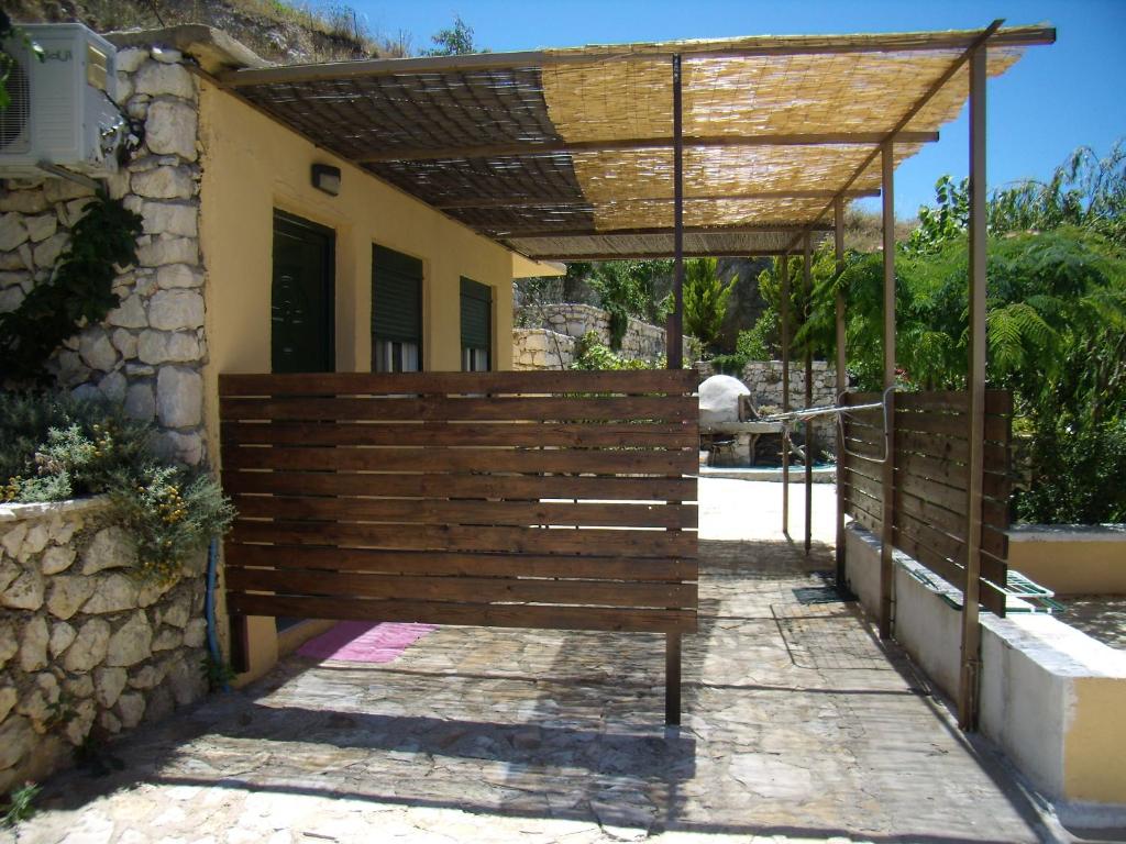 Zephyros Rooms And Apartments photo