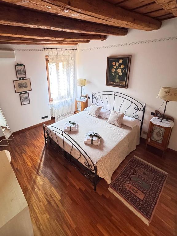 Orlienne Velvet House - 1