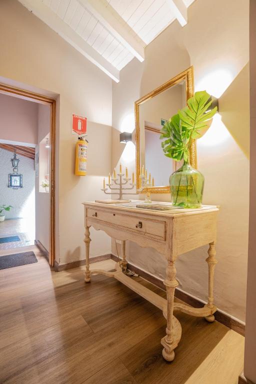 Premium Room AC Private Bathroom - 5