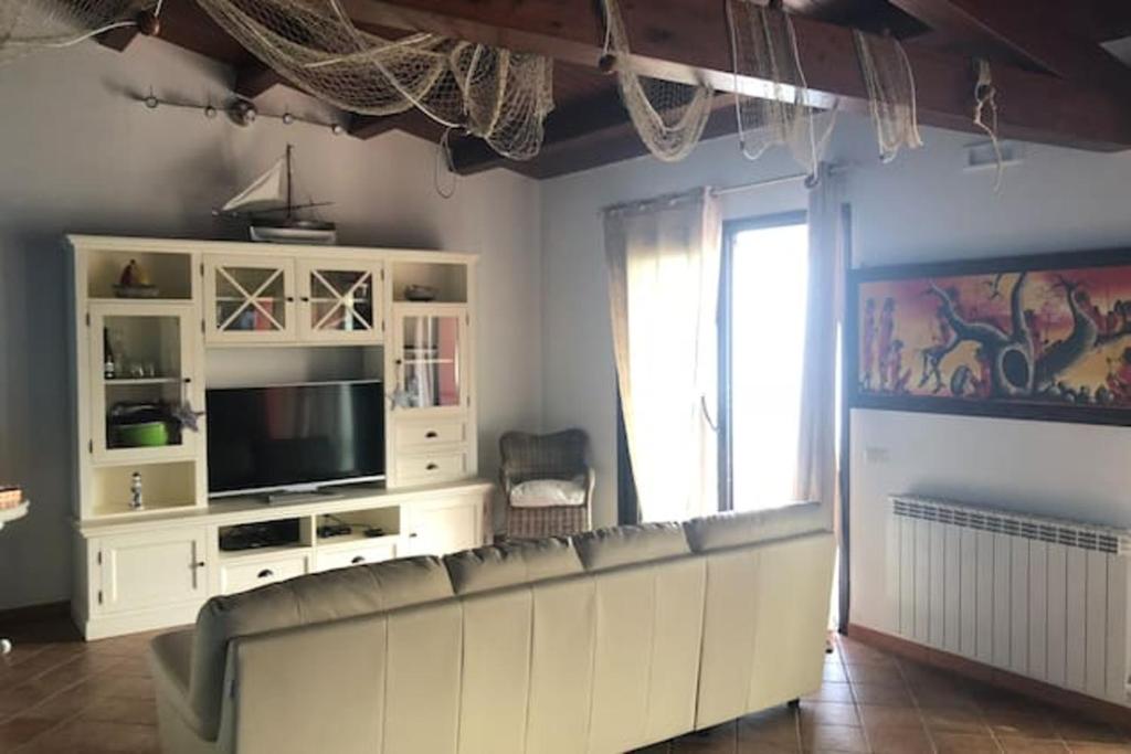 Seafront Villa in Cefalù with Private Jacuzzi - 4