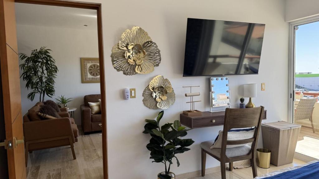 Close to town condo Olas 242 - 4