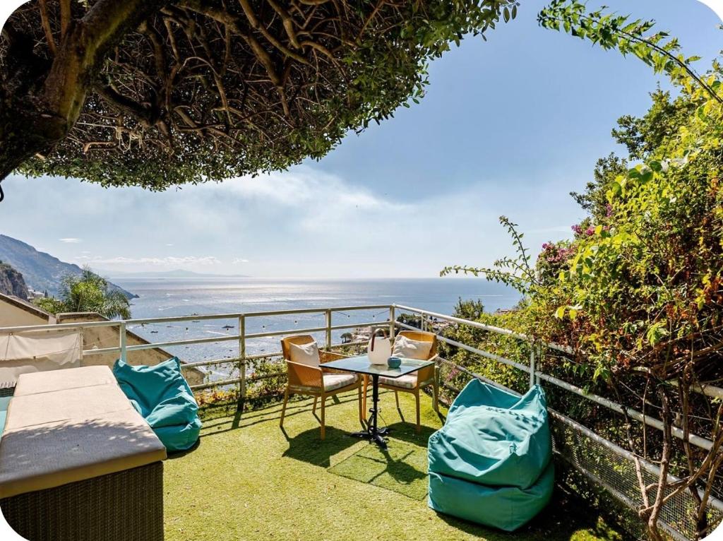 CasaMia Positano - sea view and private outdoor hot tub - 3