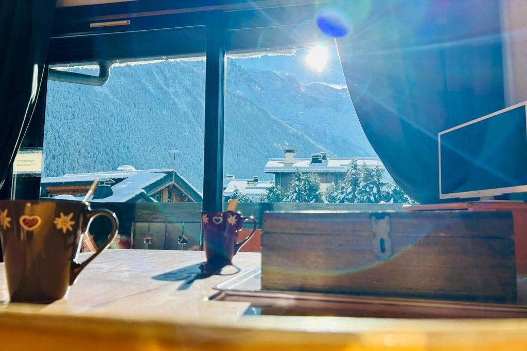 Bright with balcony views of Mont Blanc Parking - 5