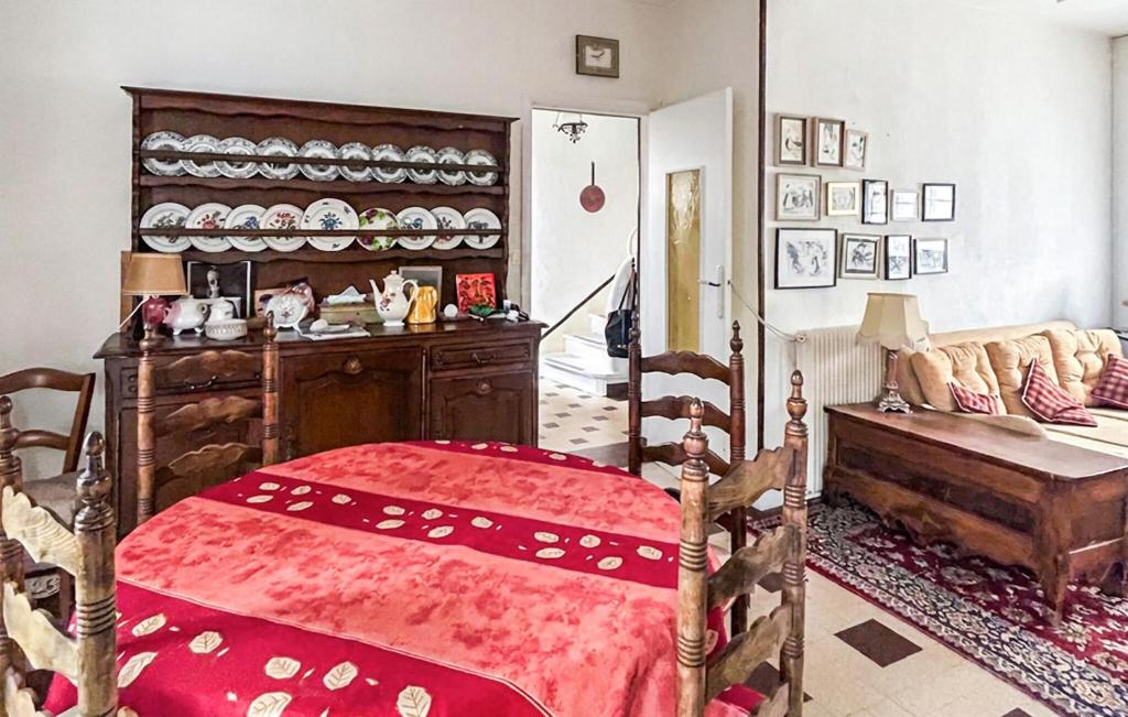 4 Bedroom Cozy Home In Royan - 4