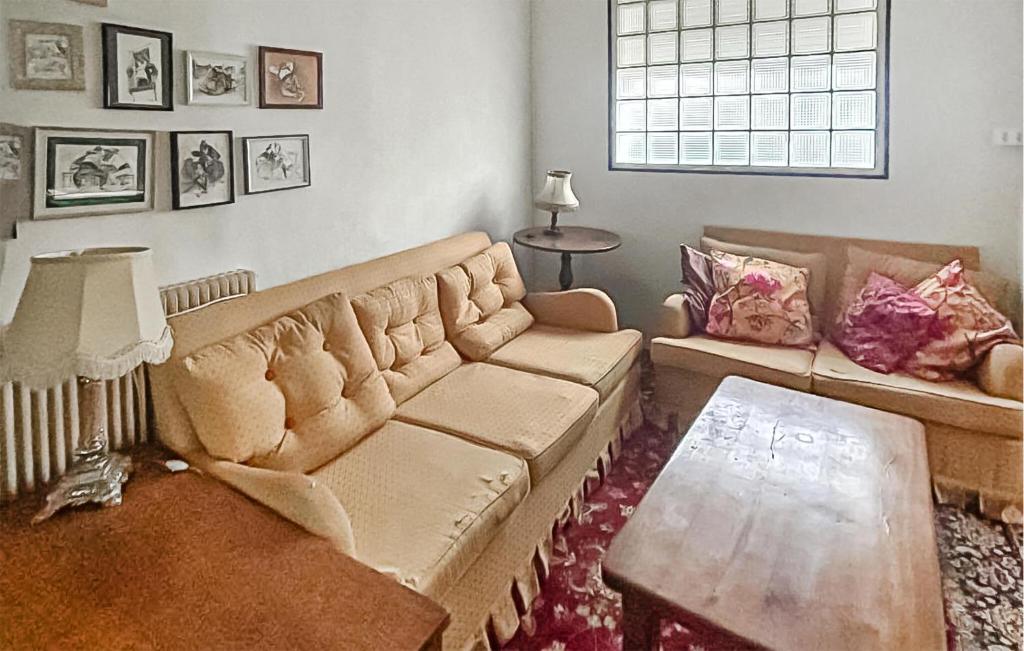4 Bedroom Cozy Home In Royan - 3