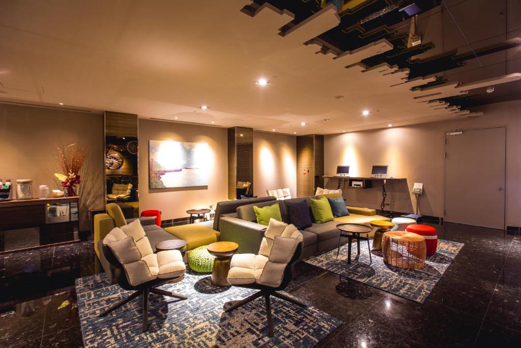 Airline Inn - Kaohsiung Station 