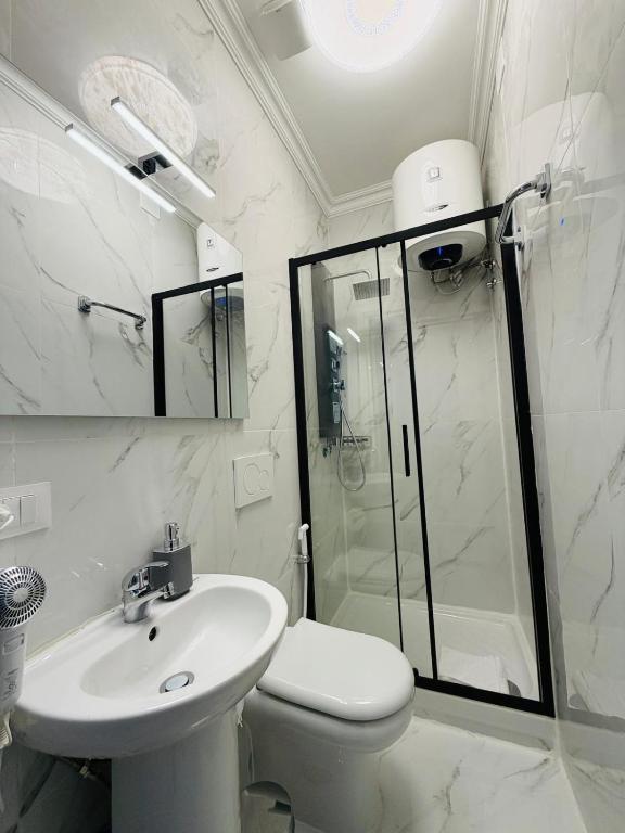 Colosseum Imperial Guesthouse - 5