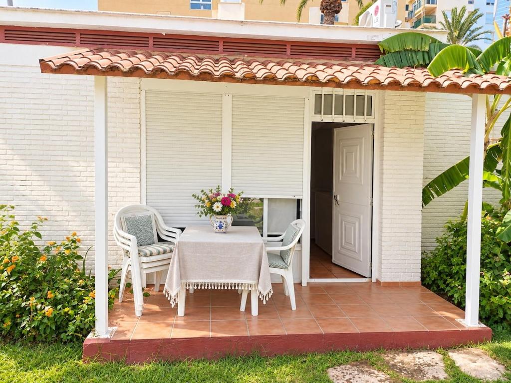 Evans Realty DN Bungalow & Piscina & Terraza & AC - 4