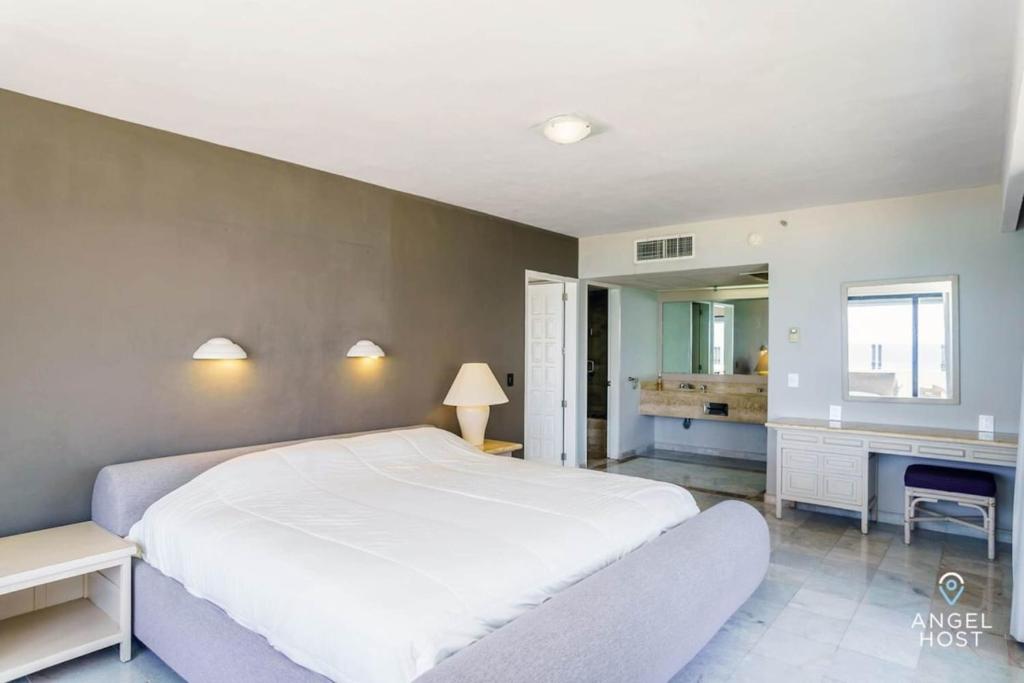 Fabulous Oceanview Suite Access to Beach & Pools - 5