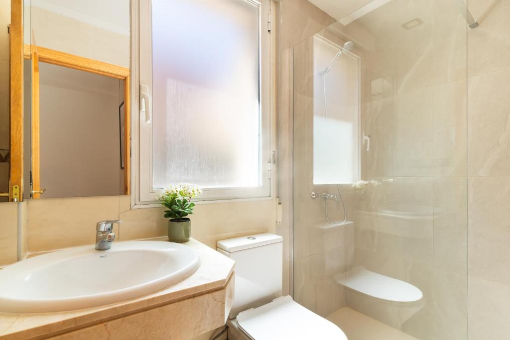 Apartment with Private Terrace, Pinar del Rey - Madrid - 5