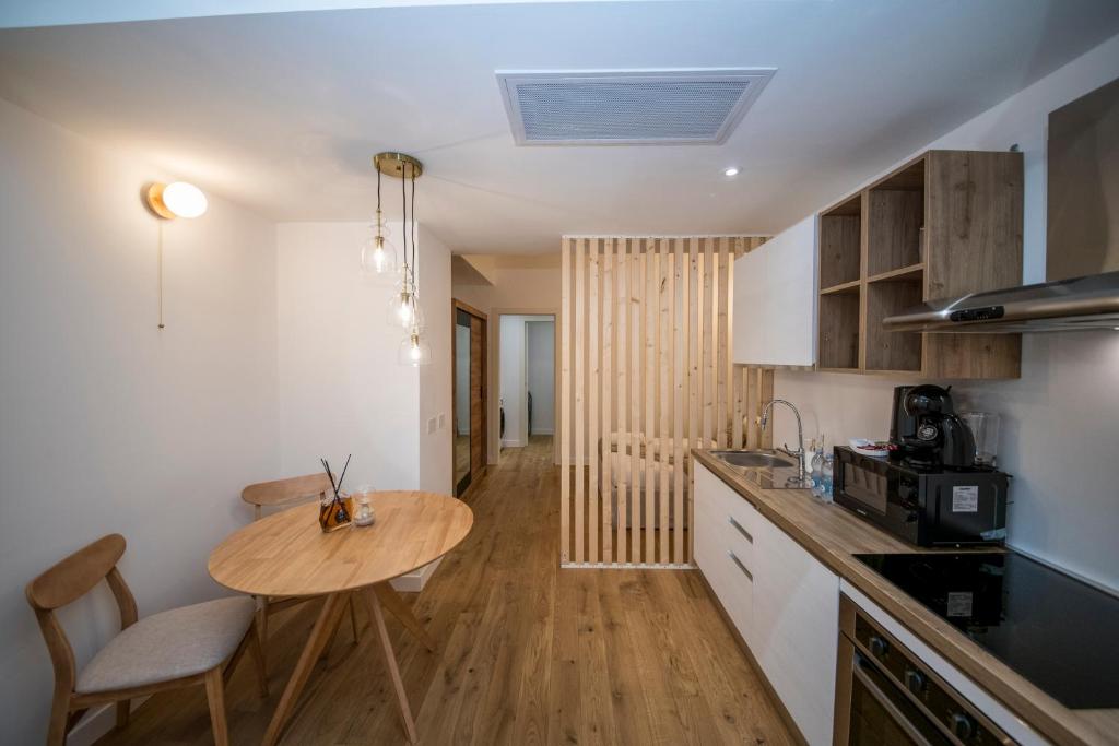 Mahon 1BR Superior Apartment - Quiet, Near Tram, Metro, Duomo, Station - 2