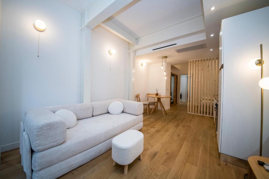 Mahon 1BR Superior Apartment - Quiet, Near Tram, Metro, Duomo, Station - 3