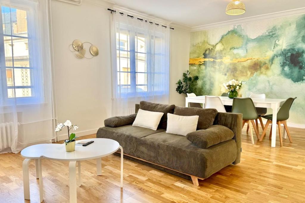 "L'Impressionniste" Spacious 2-Bedroom Apartment Orléans City Center - 1