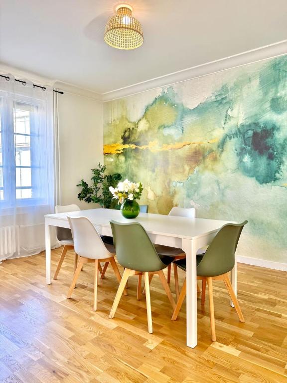 "L'Impressionniste" Spacious 2-Bedroom Apartment Orléans City Center - 2