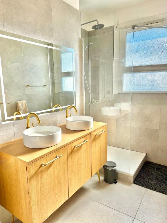 "L'Impressionniste" Spacious 2-Bedroom Apartment Orléans City Center - 4