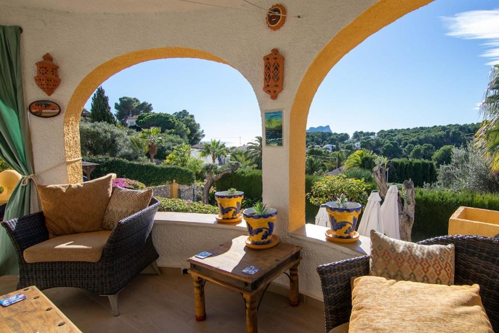 Guest room with ocean views and heated pool! - 5