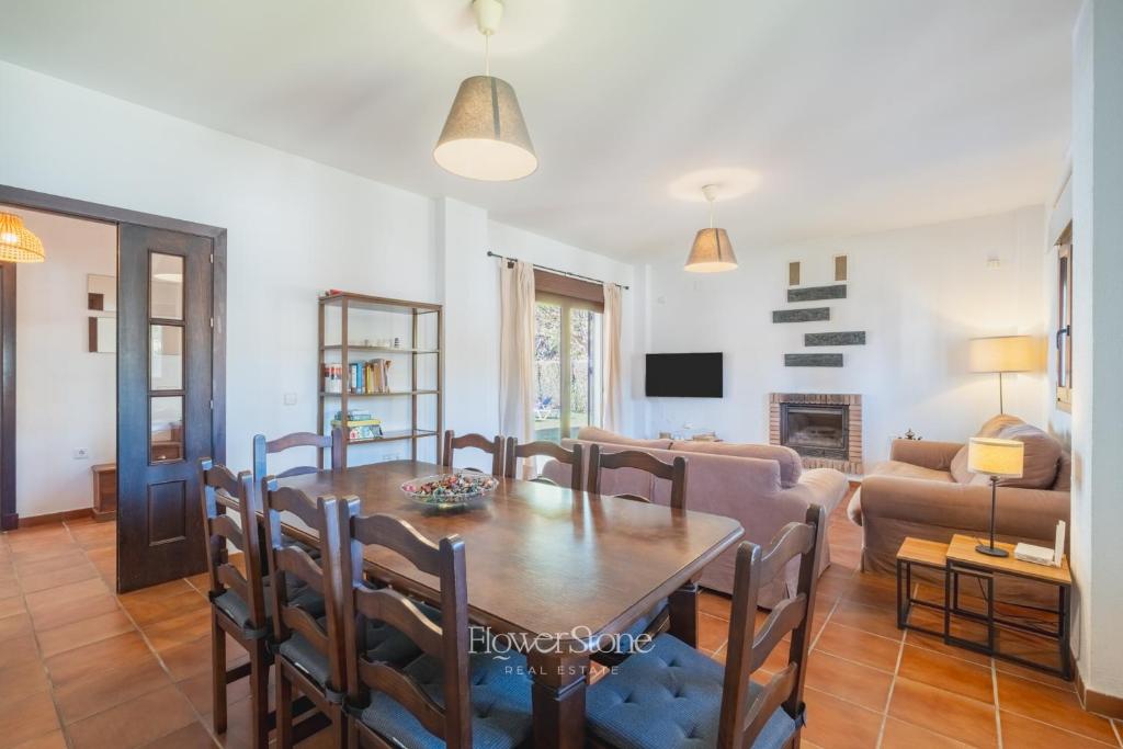 Villa Alemania VI con piscina Urbanización Roche - 3