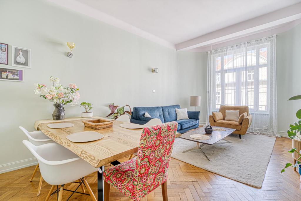 Grand 90m2 - 4 lits - Quartier Impérial - Gare 1 min - 2