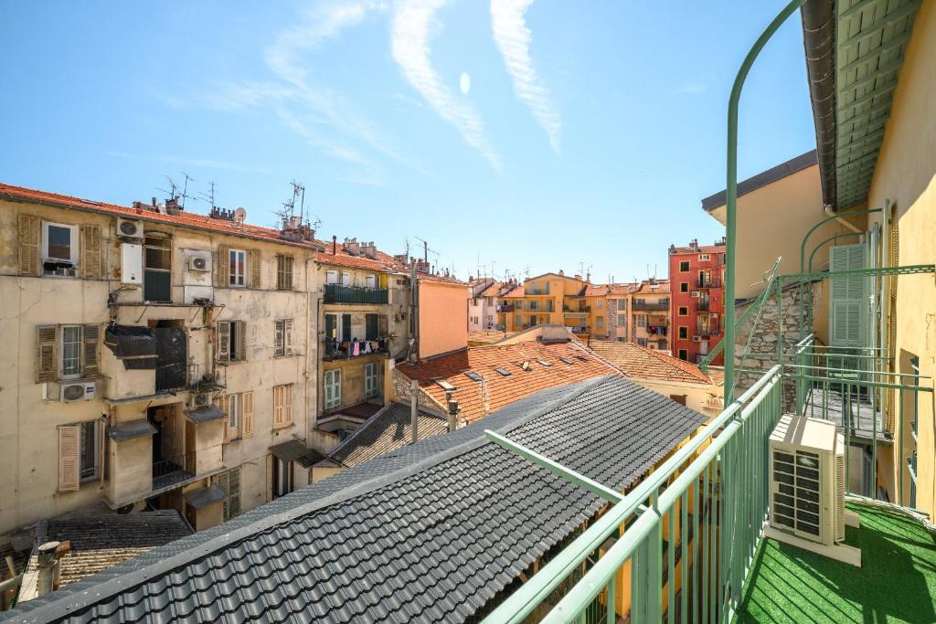 3BR Duplex w/ Balcony & A/C - Port of Nice | By Airnest - 2