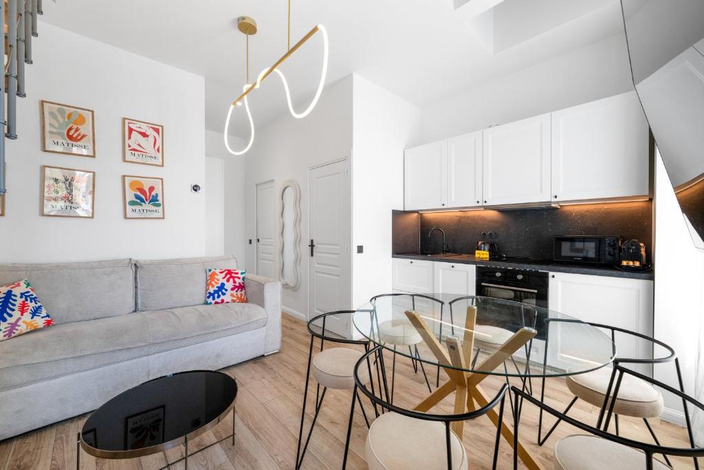 3BR Duplex w/ Balcony & A/C - Port of Nice | By Airnest - 3