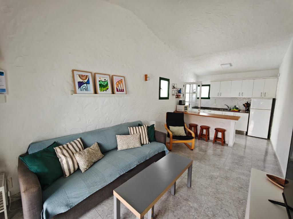 2 bedroom bungalow with parking - 4