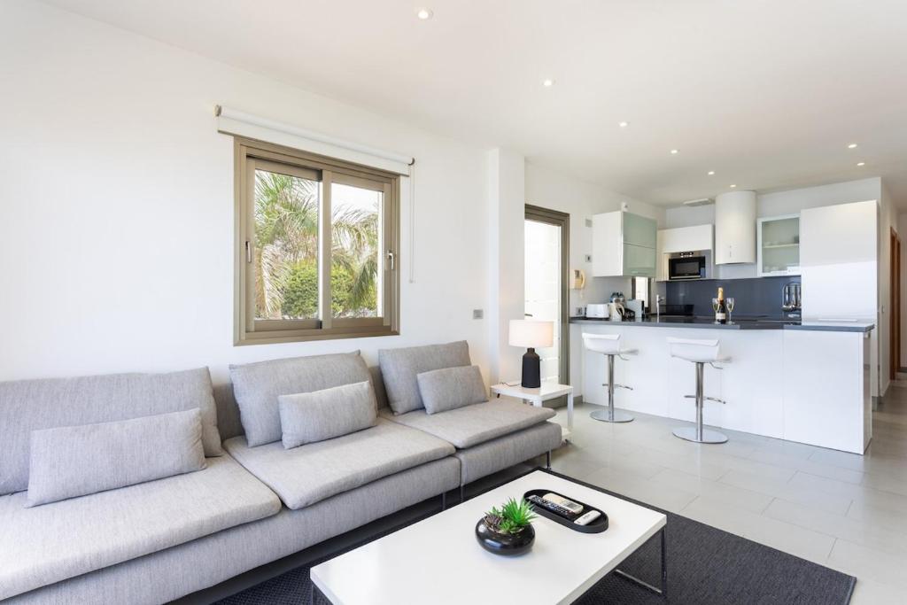 Modern Apartment with Sea Views and Terrace La Caleta - 3