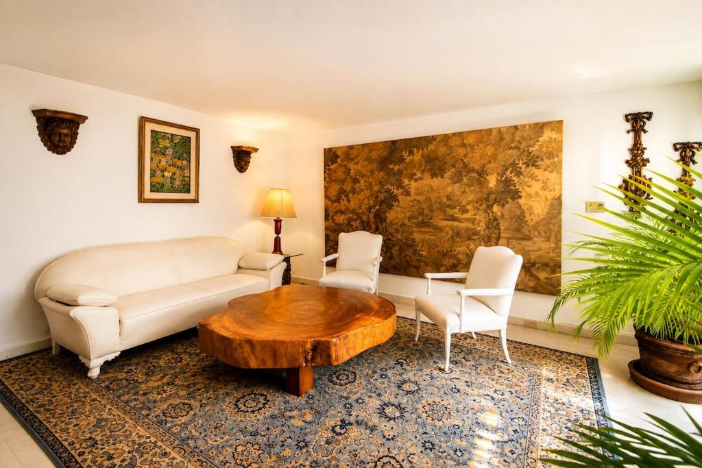 Casa Carlota Exclusive Mansion Pool & Garden - 1