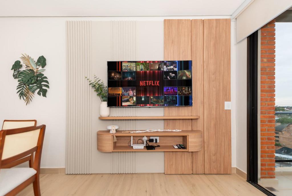 Modern 1 Bedroom Apartment with Pool and Gym - 4