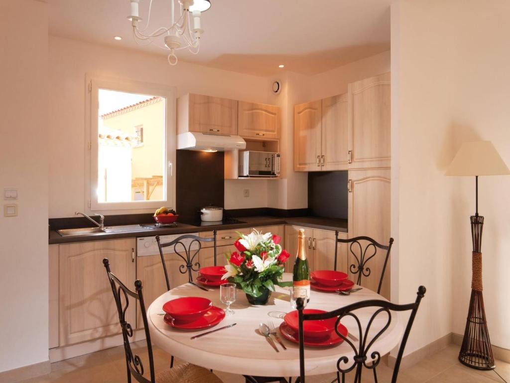 Provencal Family Getaway for Six - 3