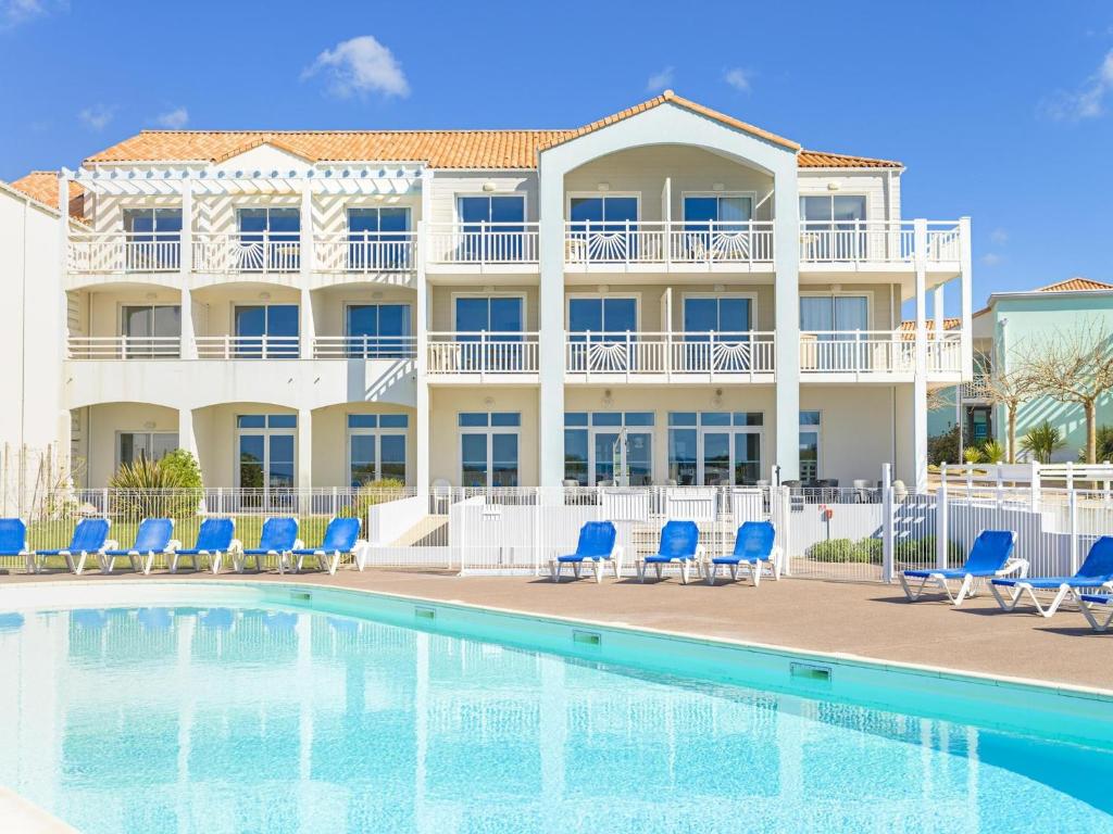 Oceanfront Suite for Five - 1