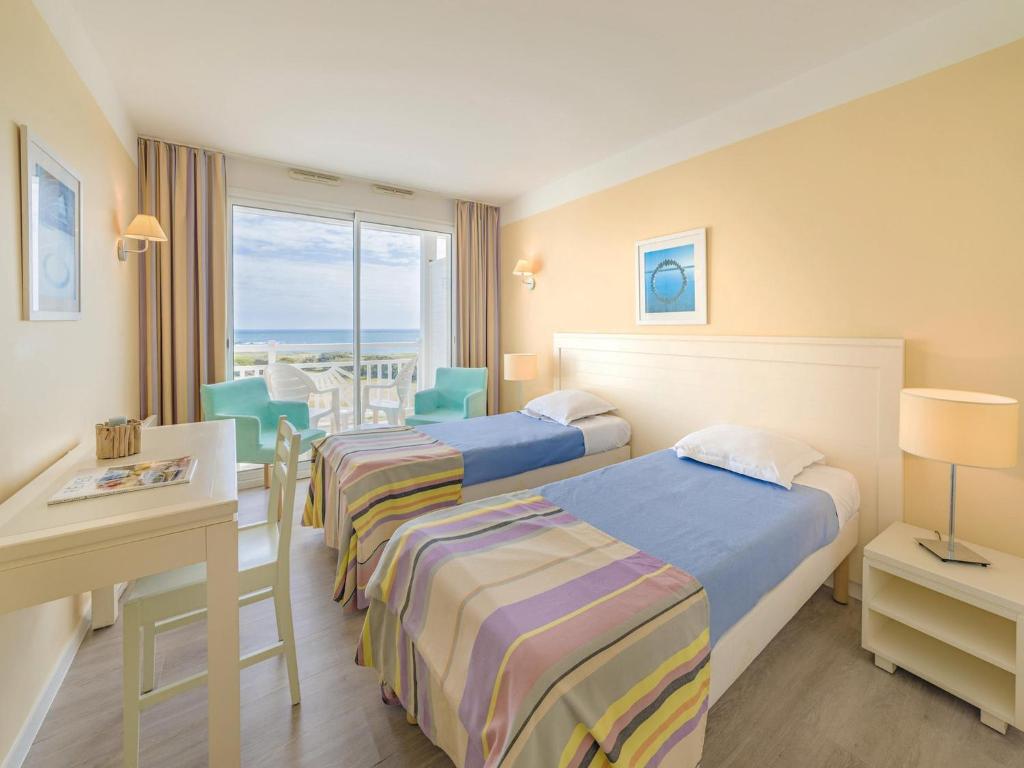 Oceanfront Suite for Five - 4