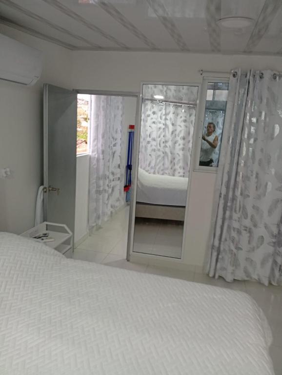 Apartasuite Moderno con Aire Acondicionado, WiFi 900MB y Acceso Autónomo - 4
