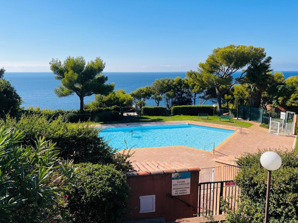 Apartment with Terrace, Sea View, swimming-pool & Sunset - 3