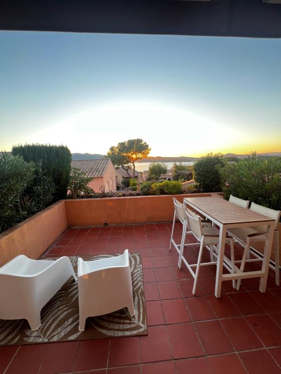Apartment with Terrace, Sea View, swimming-pool & Sunset - 2