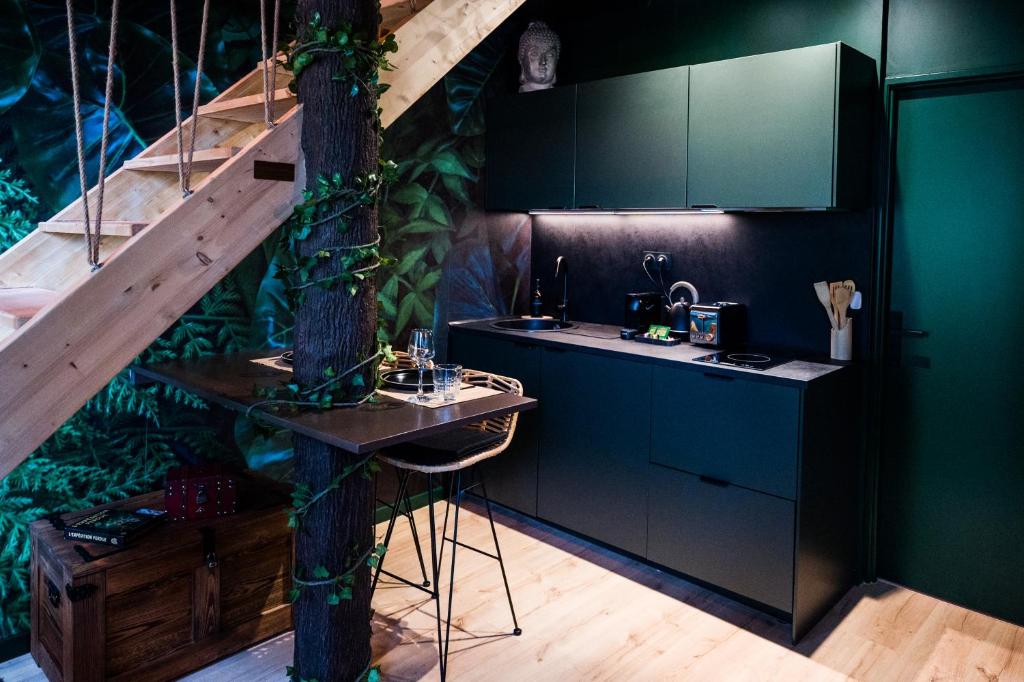 Secret Jungle - XL Rain Shower - Home Cinema - 3